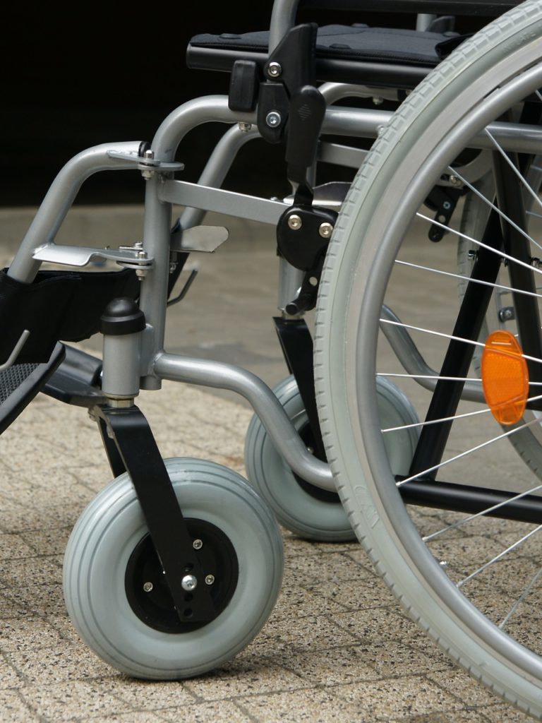 Collecte et re-distribution de fauteuil roulant léger à Bagnols-sur-Cèze avec Gard' et Autonomie - Aides techniques